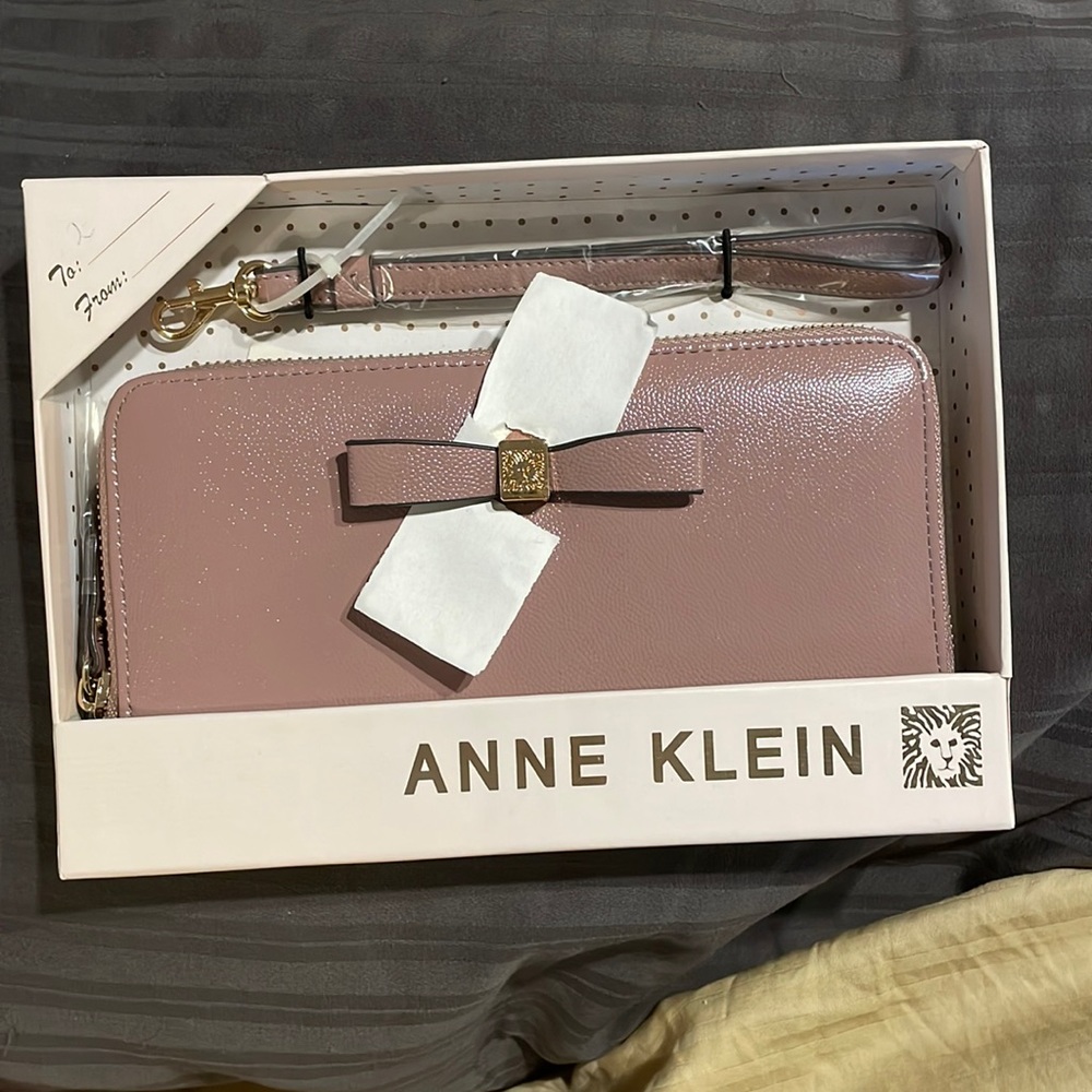 Anne klein wallet/wristlet